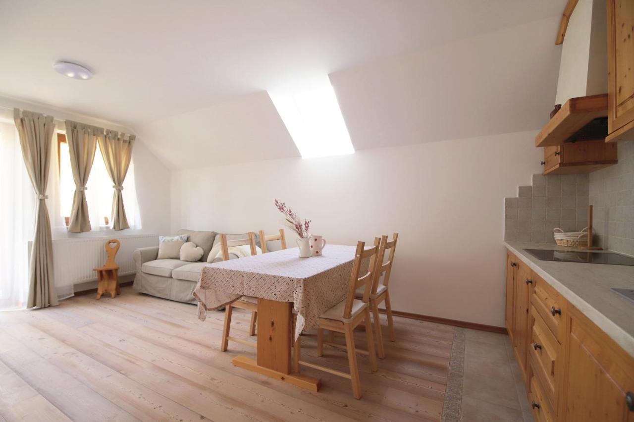 Apartments Pr' Speli Бохин Екстериор снимка
